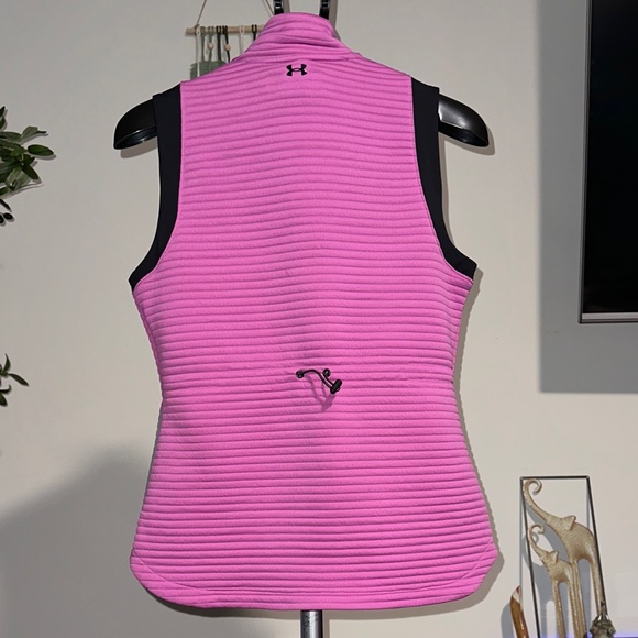 Under Armour Women's Vibrant Pink Fitted Vest - TPC Sawgrass. NWOT - Picture 5 of 9